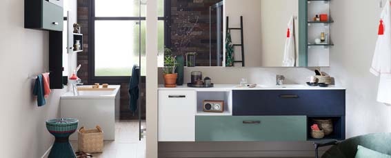salle de bain Mobalpa bleu vert et blanc