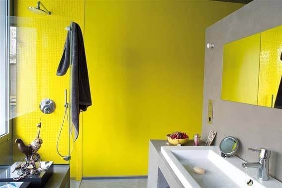 salle de bain peinture tendance jaune 